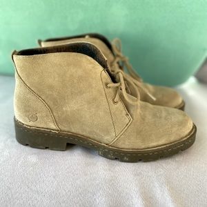 Women’s Born Boots-excellent condition